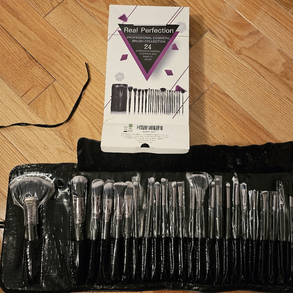 Real Perfection 24 makeup brushes set